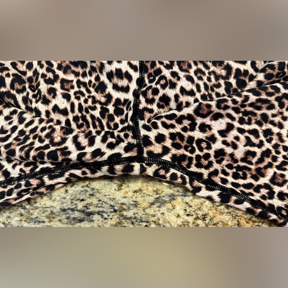 Zyia Active Women’s Size 8-10 Leopard Cheetah Booty Scrunch Leggings Hi-Rise - Picture 3 of 9